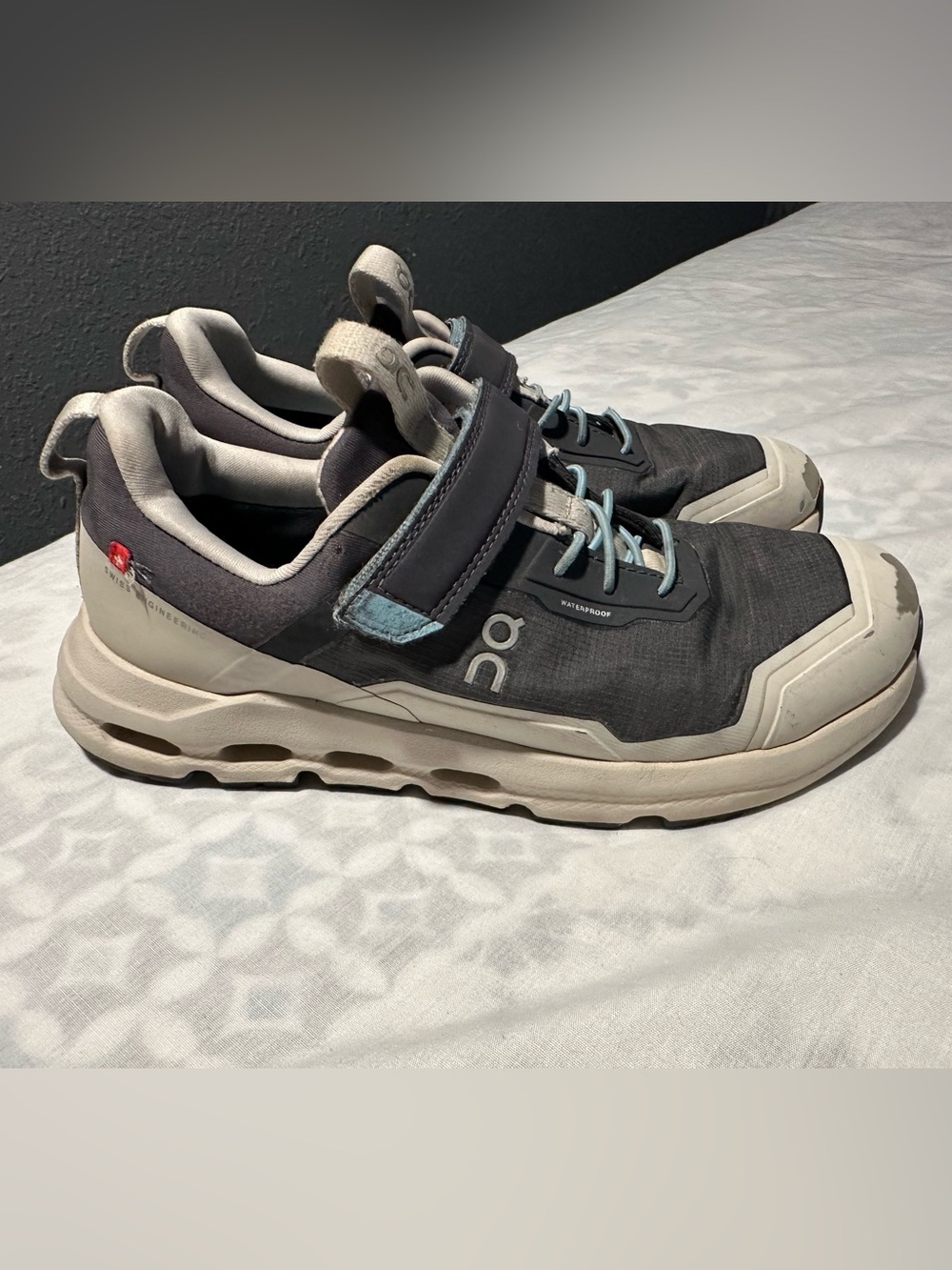 On Cloud Kids' Gray and Cream Sneakers